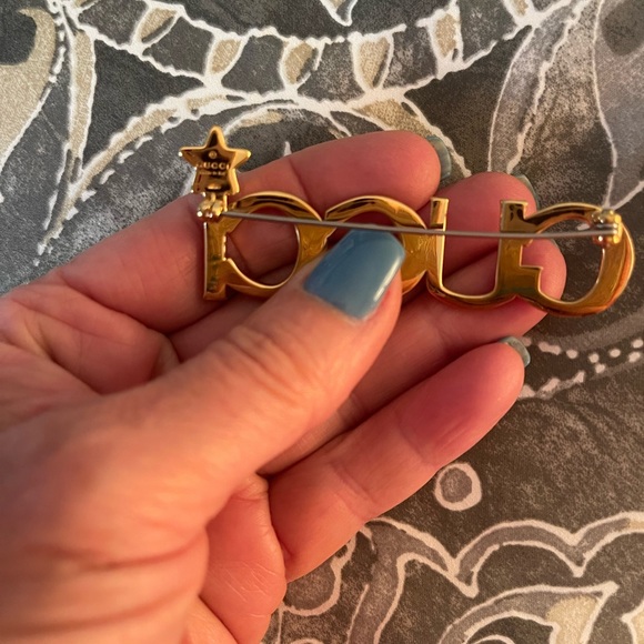 Gucci Scripted crystal brooch - Picture 5 of 8